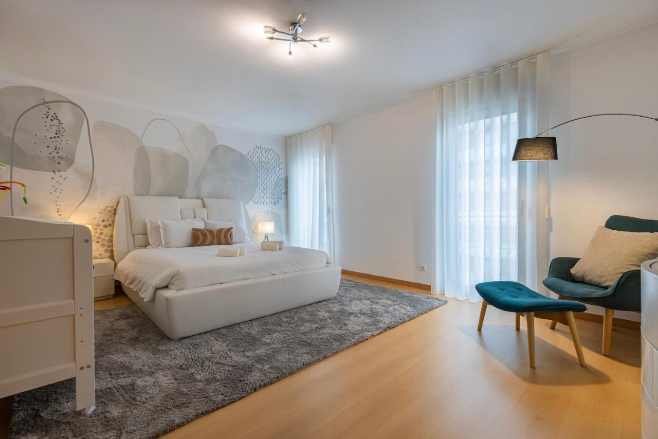 Charm 3bdr W/balcony By Lovelystay Lisbon